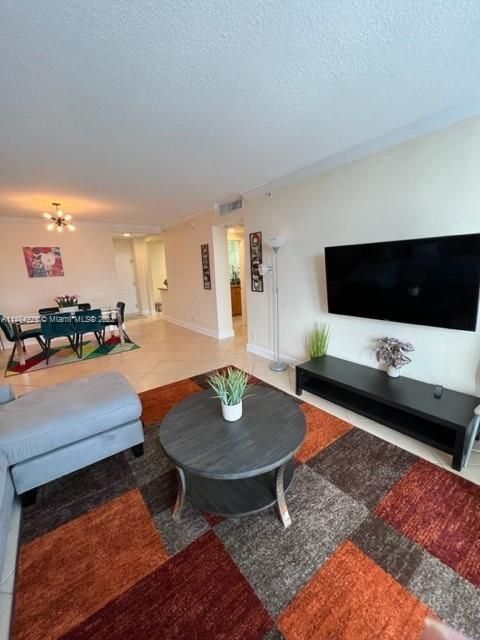 Recently Rented: $2,300 (1 beds, 1 baths, 905 Square Feet)