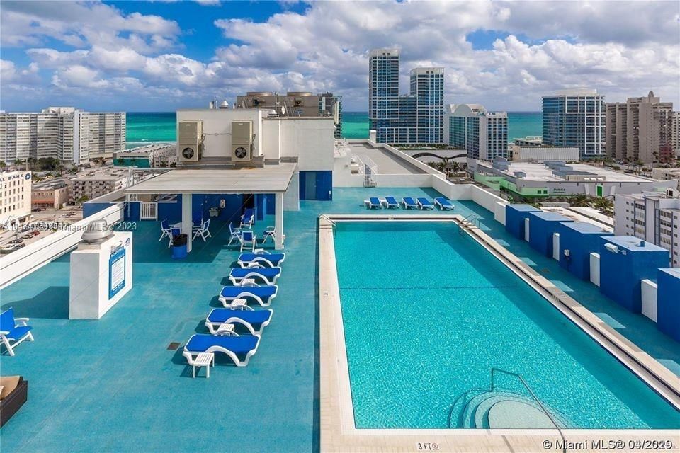 Recently Rented: $2,300 (1 beds, 1 baths, 905 Square Feet)