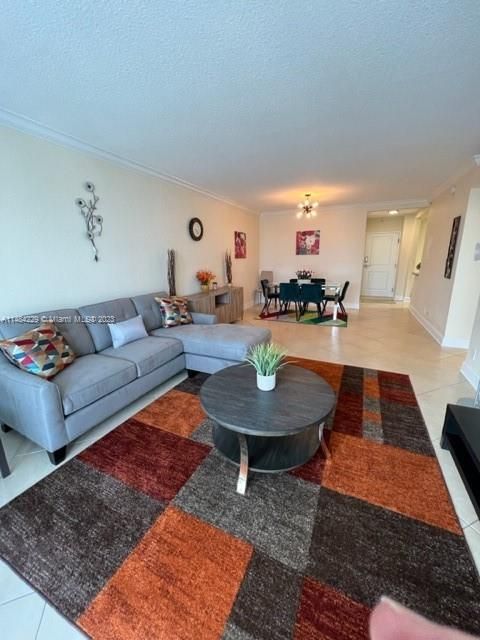 Recently Rented: $2,300 (1 beds, 1 baths, 905 Square Feet)