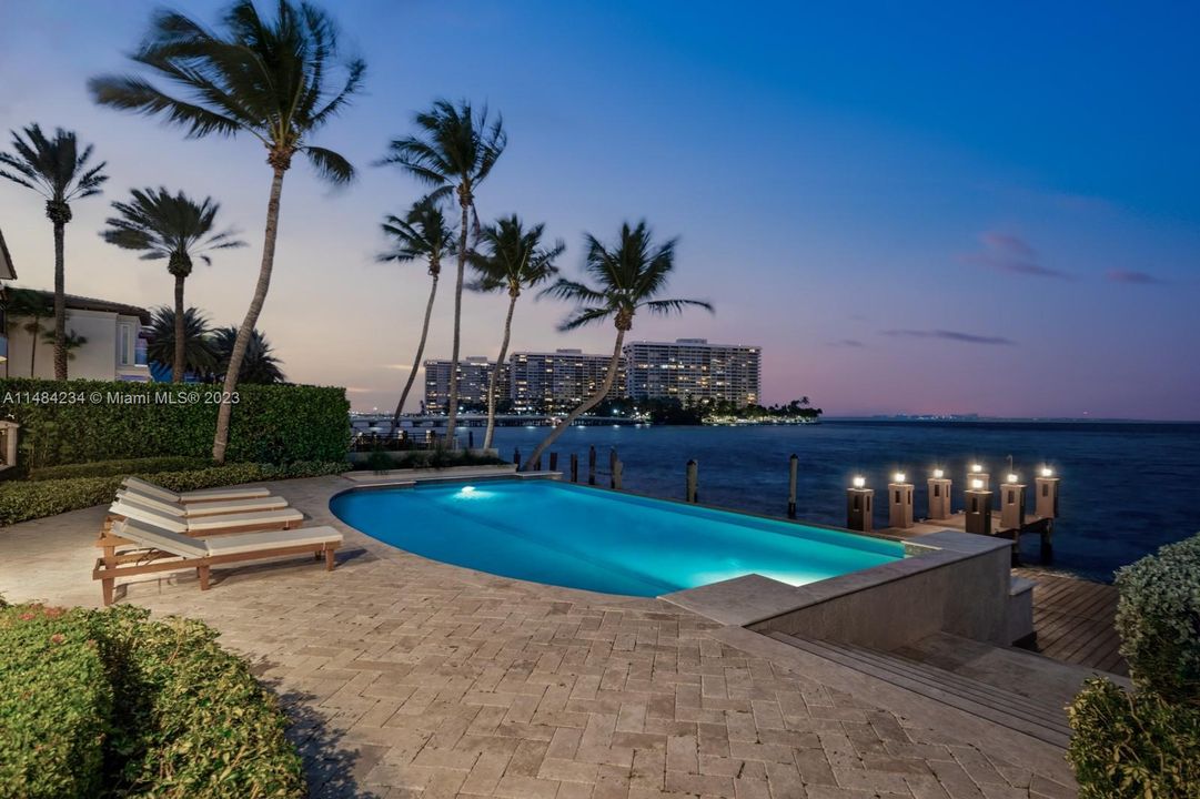 For Sale: $19,495,000 (5 beds, 6 baths, 7521 Square Feet)