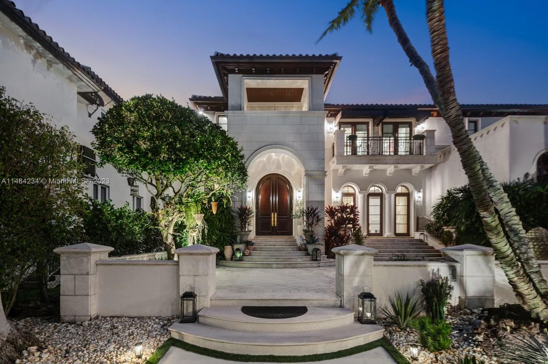 For Sale: $19,495,000 (5 beds, 6 baths, 7521 Square Feet)