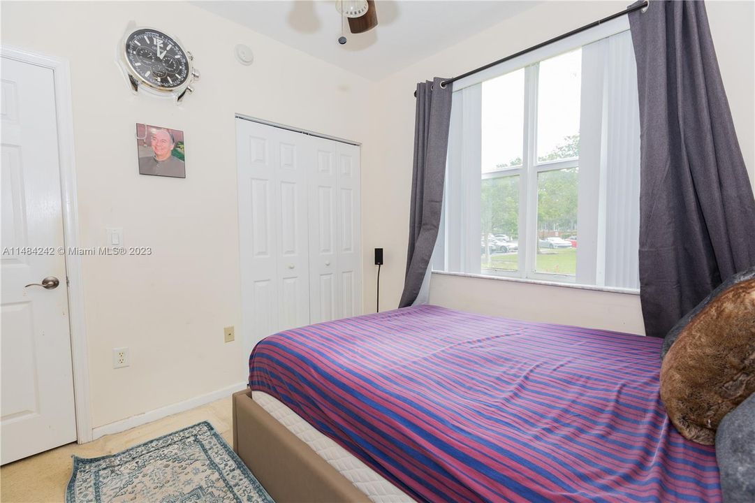 Recently Sold: $380,000 (3 beds, 2 baths, 1183 Square Feet)