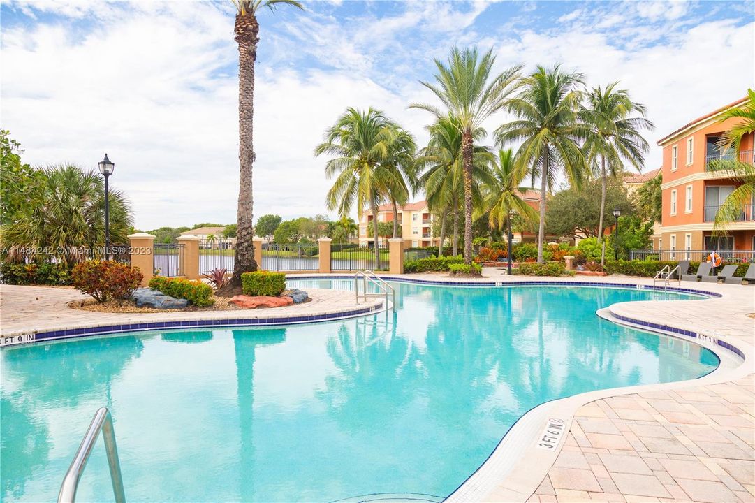 Recently Sold: $380,000 (3 beds, 2 baths, 1183 Square Feet)