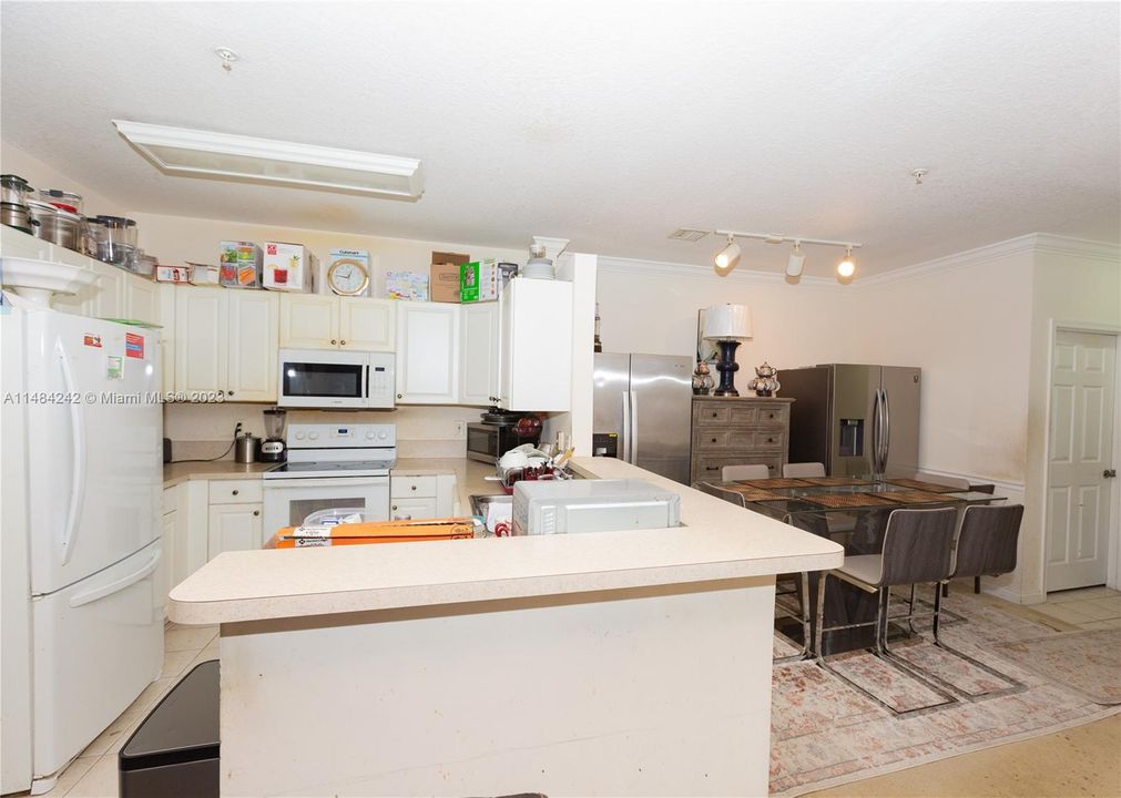 Recently Sold: $380,000 (3 beds, 2 baths, 1183 Square Feet)