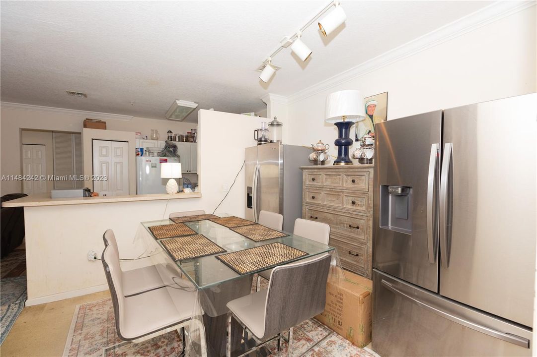 Recently Sold: $380,000 (3 beds, 2 baths, 1183 Square Feet)