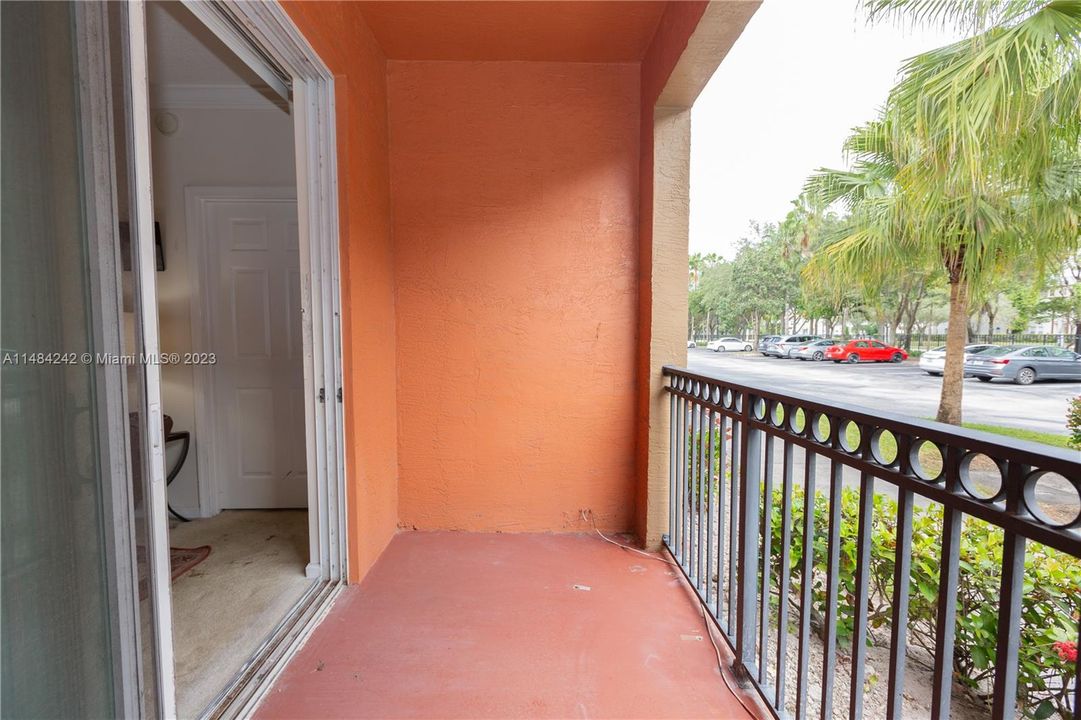 Recently Sold: $380,000 (3 beds, 2 baths, 1183 Square Feet)