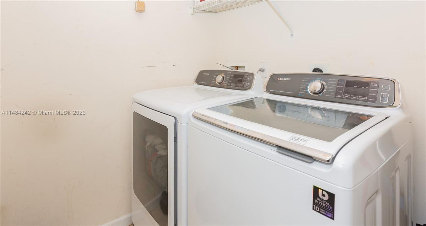 Recently Sold: $380,000 (3 beds, 2 baths, 1183 Square Feet)