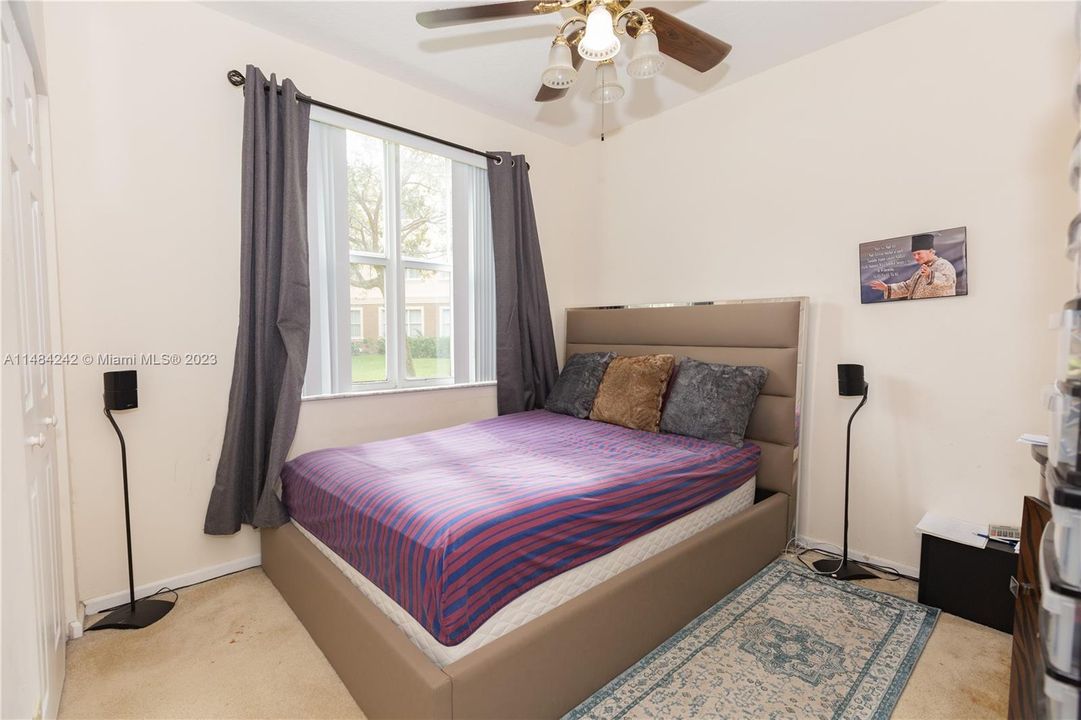 Recently Sold: $380,000 (3 beds, 2 baths, 1183 Square Feet)