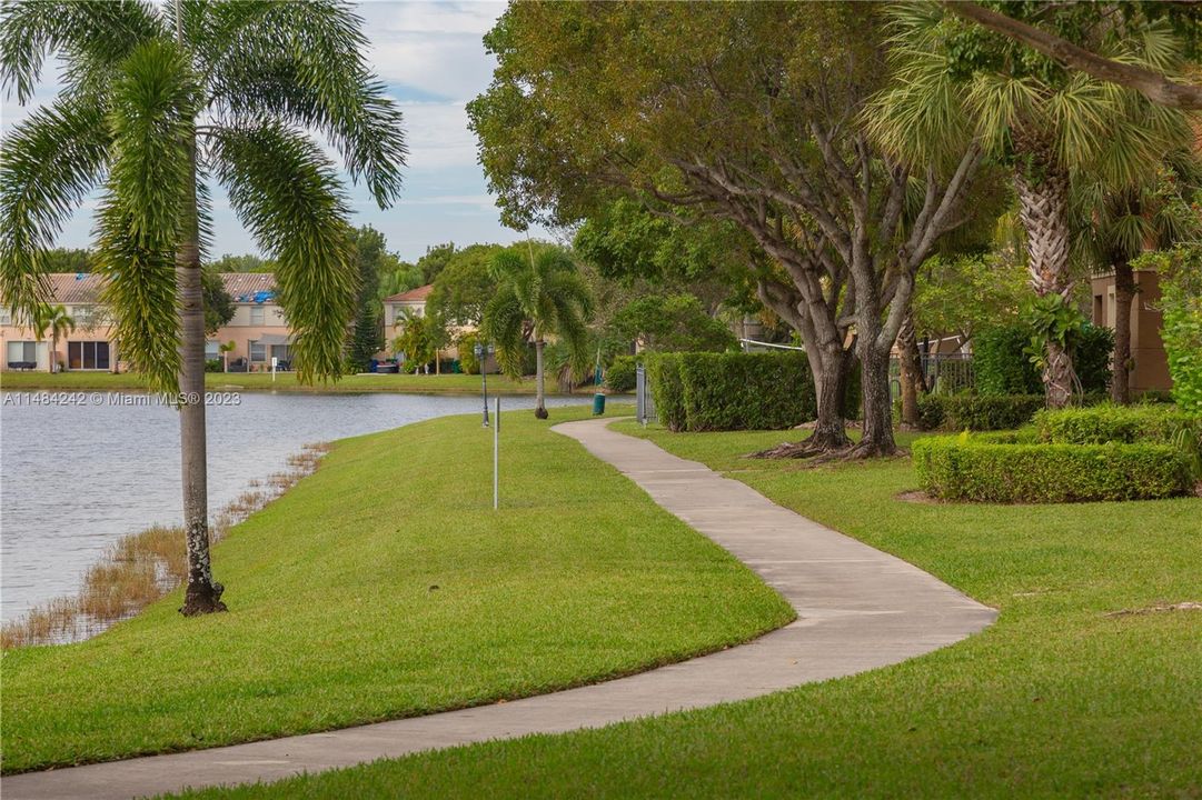 Recently Sold: $380,000 (3 beds, 2 baths, 1183 Square Feet)