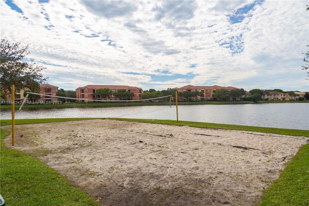 Recently Sold: $380,000 (3 beds, 2 baths, 1183 Square Feet)