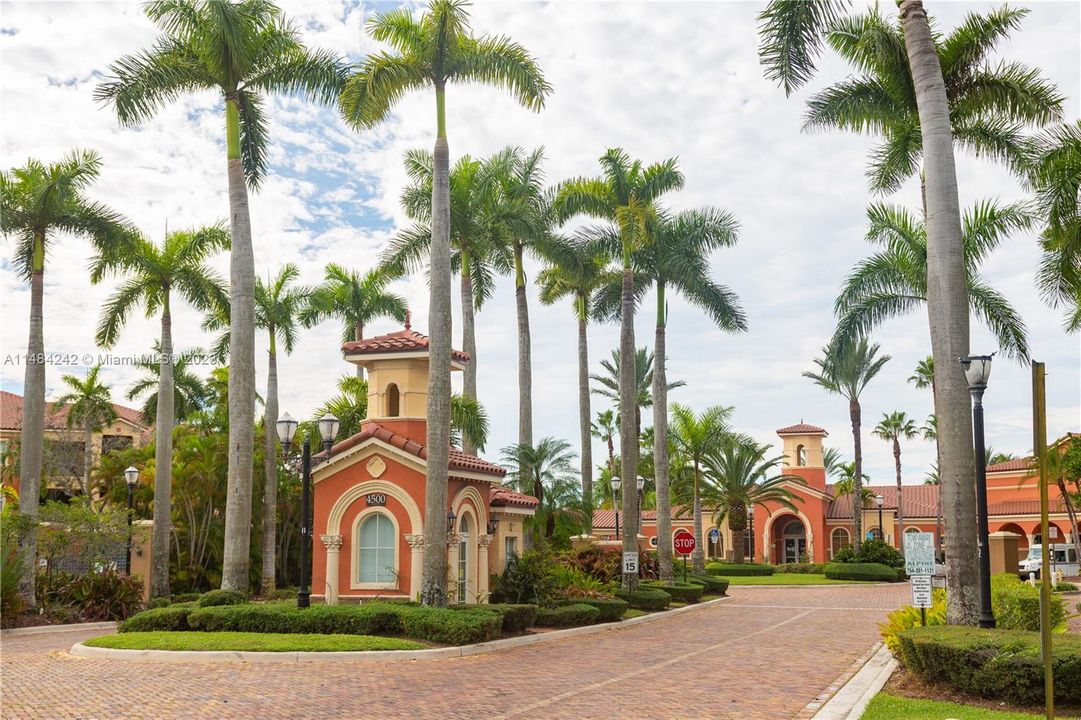 Recently Sold: $380,000 (3 beds, 2 baths, 1183 Square Feet)