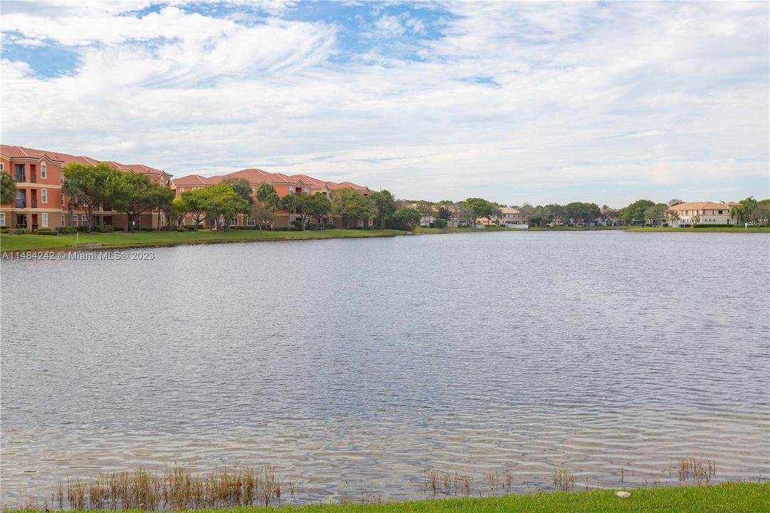 Recently Sold: $380,000 (3 beds, 2 baths, 1183 Square Feet)