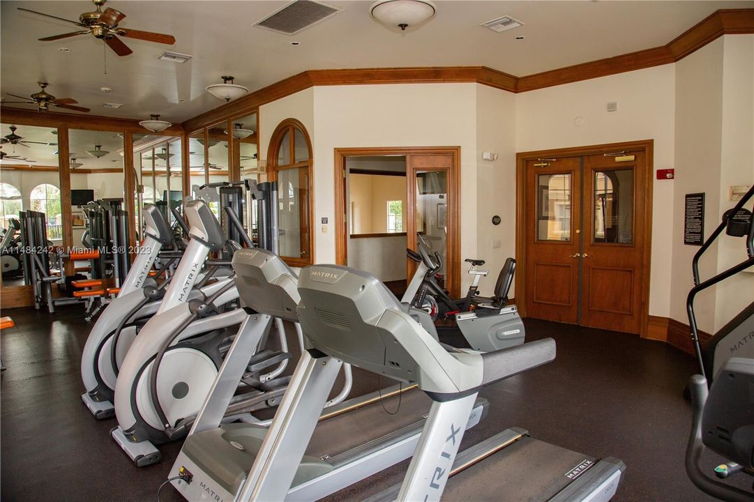 Recently Sold: $380,000 (3 beds, 2 baths, 1183 Square Feet)