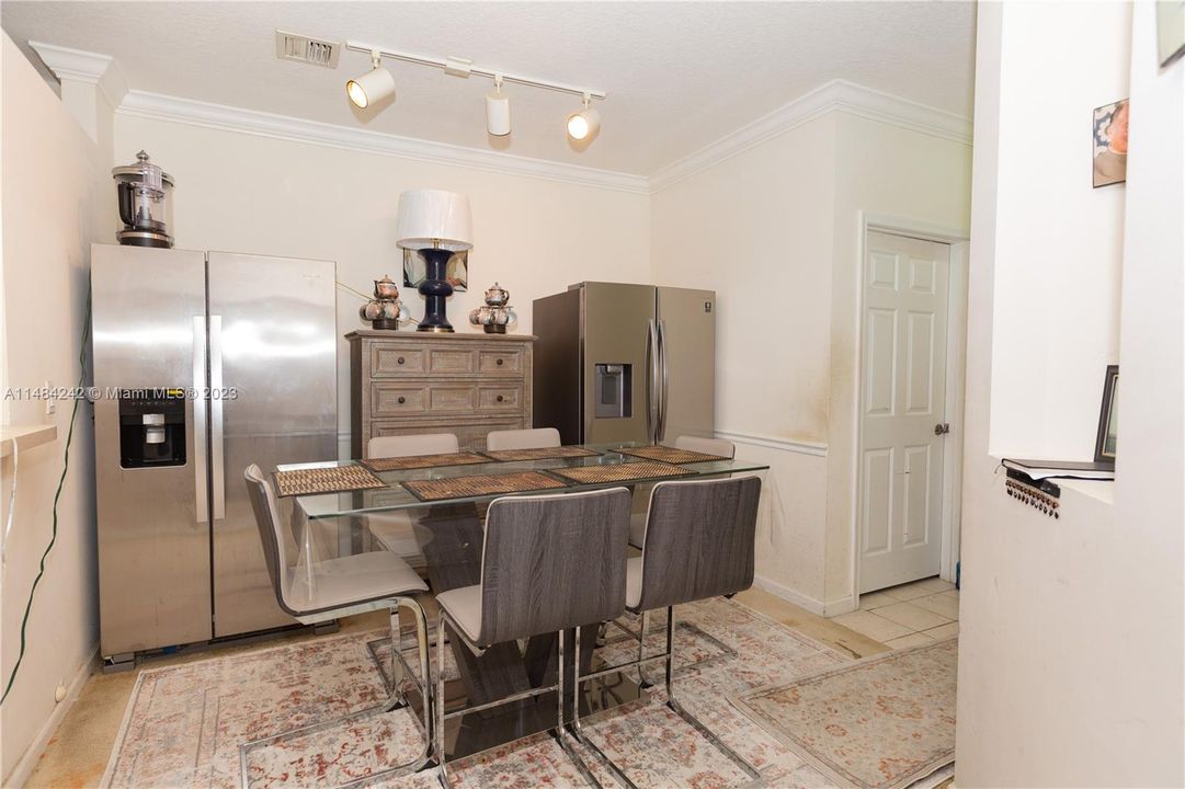 Recently Sold: $380,000 (3 beds, 2 baths, 1183 Square Feet)