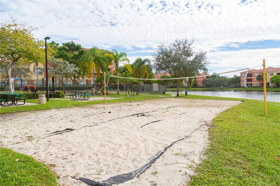 Recently Sold: $380,000 (3 beds, 2 baths, 1183 Square Feet)