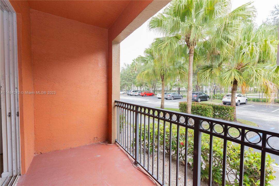 Recently Sold: $380,000 (3 beds, 2 baths, 1183 Square Feet)