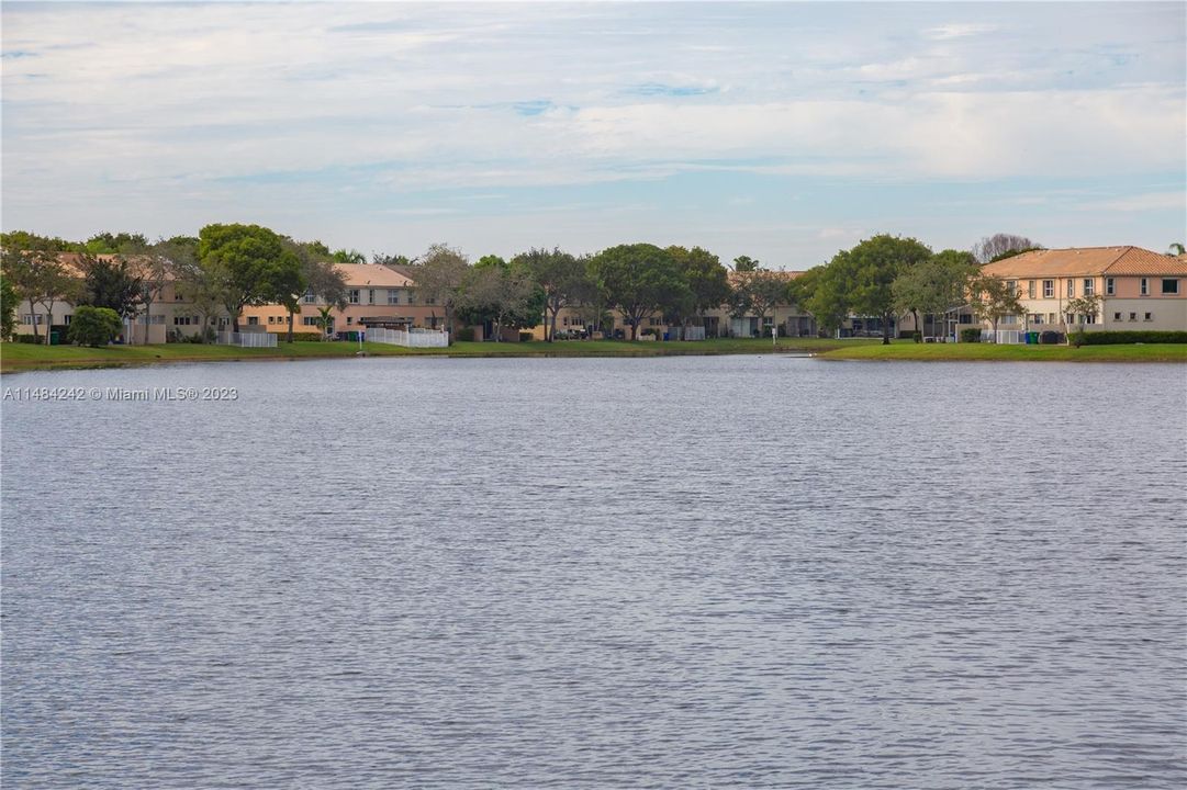 Recently Sold: $380,000 (3 beds, 2 baths, 1183 Square Feet)