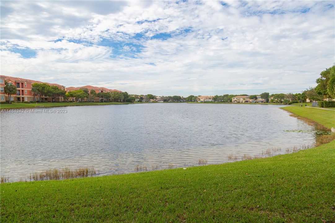 Recently Sold: $380,000 (3 beds, 2 baths, 1183 Square Feet)