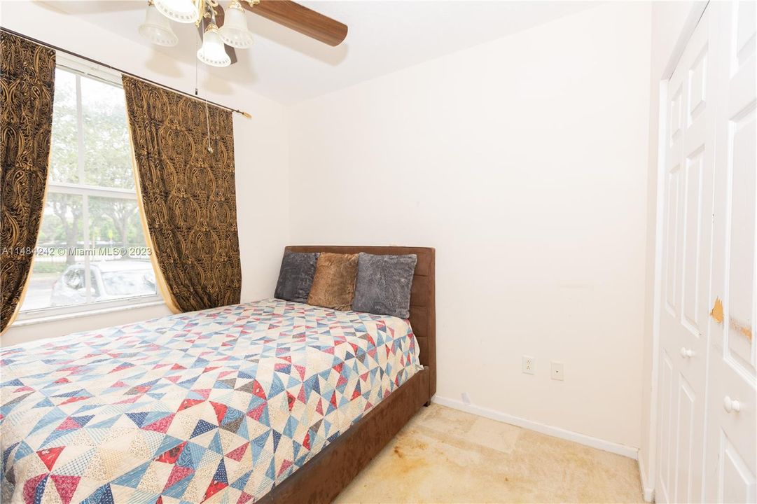 Recently Sold: $380,000 (3 beds, 2 baths, 1183 Square Feet)