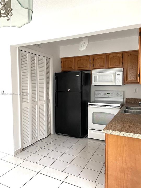 Recently Sold: $145,000 (2 beds, 1 baths, 825 Square Feet)
