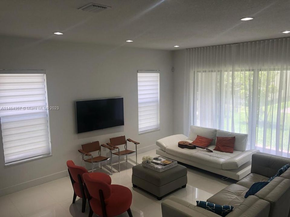 Recently Rented: $3,450 (3 beds, 2 baths, 2025 Square Feet)