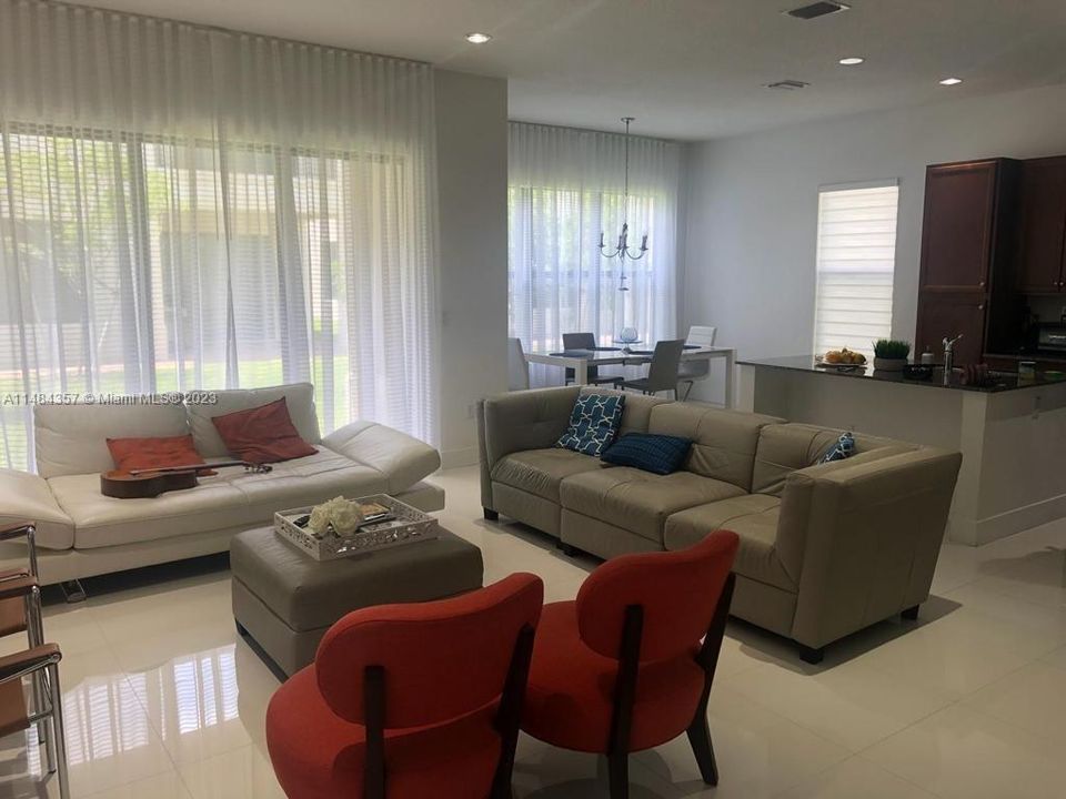 Recently Rented: $3,450 (3 beds, 2 baths, 2025 Square Feet)