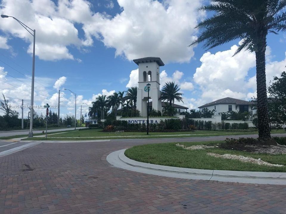 Recently Rented: $3,450 (3 beds, 2 baths, 2025 Square Feet)