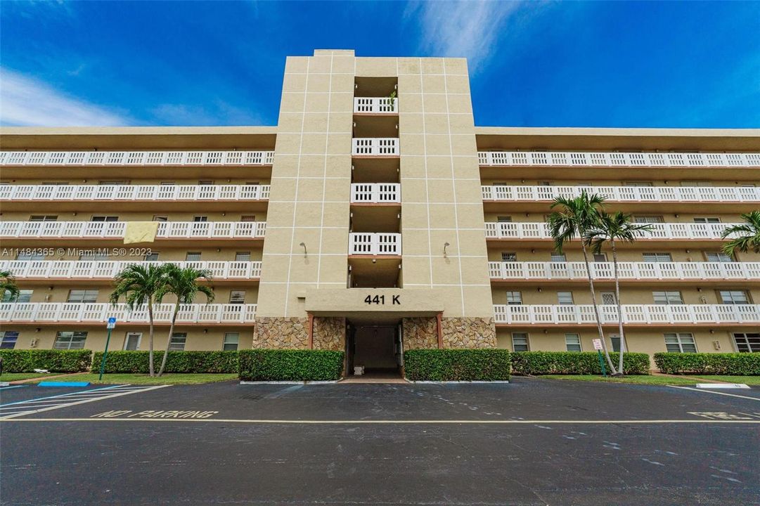 Recently Rented: $2,200 (2 beds, 2 baths, 1190 Square Feet)