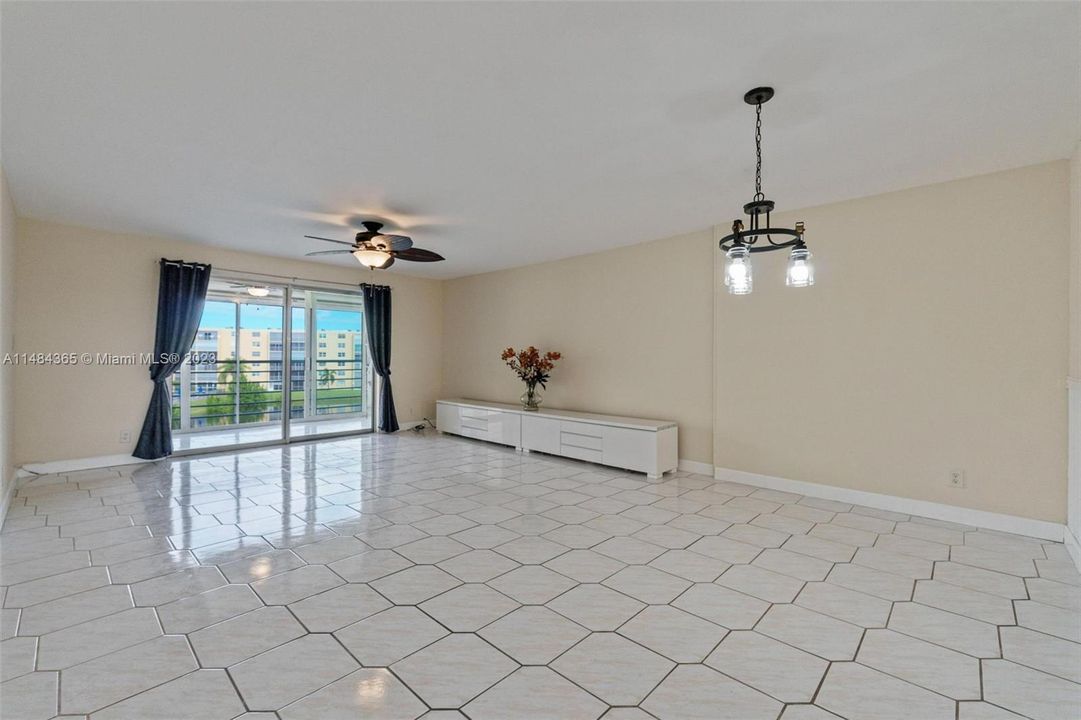 Recently Rented: $2,200 (2 beds, 2 baths, 1190 Square Feet)