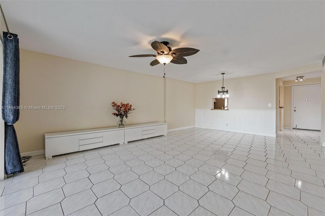 Recently Rented: $2,200 (2 beds, 2 baths, 1190 Square Feet)