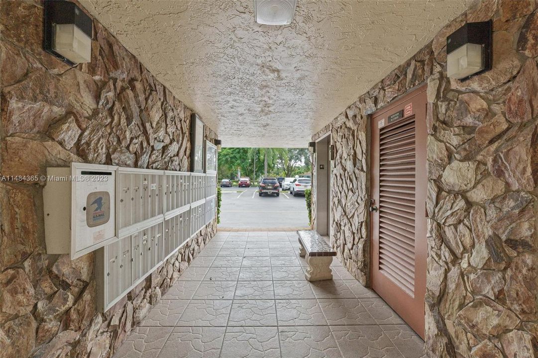 Recently Rented: $2,200 (2 beds, 2 baths, 1190 Square Feet)