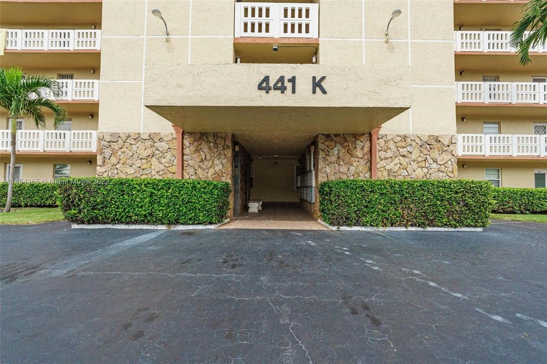 Recently Rented: $2,200 (2 beds, 2 baths, 1190 Square Feet)