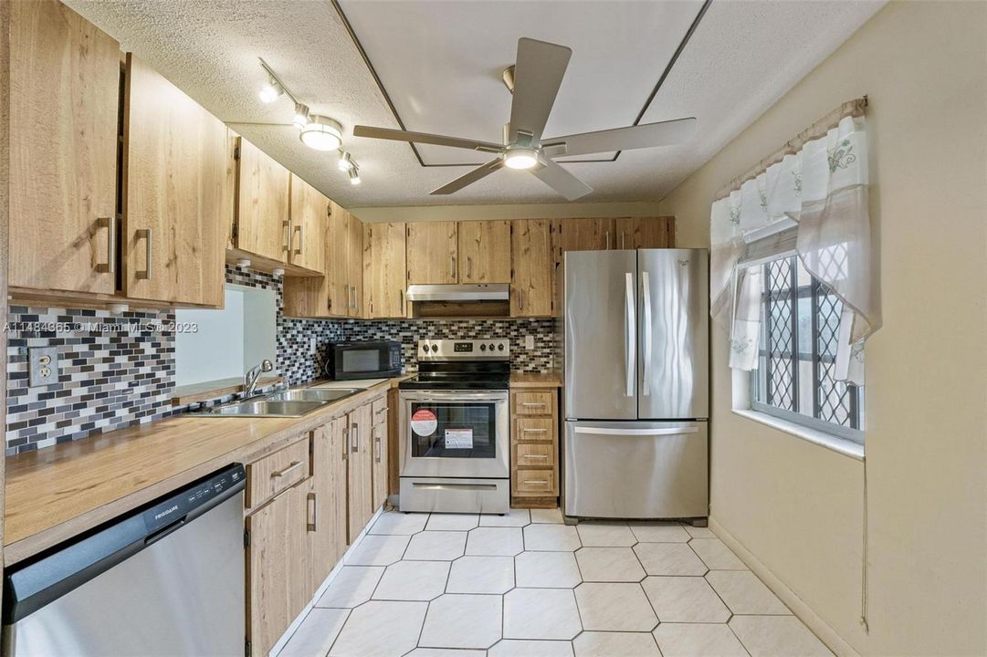 Recently Rented: $2,200 (2 beds, 2 baths, 1190 Square Feet)