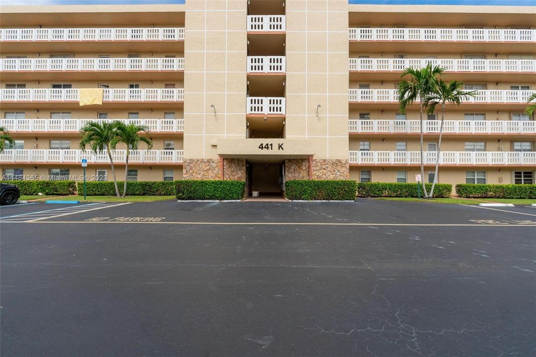 Recently Rented: $2,200 (2 beds, 2 baths, 1190 Square Feet)