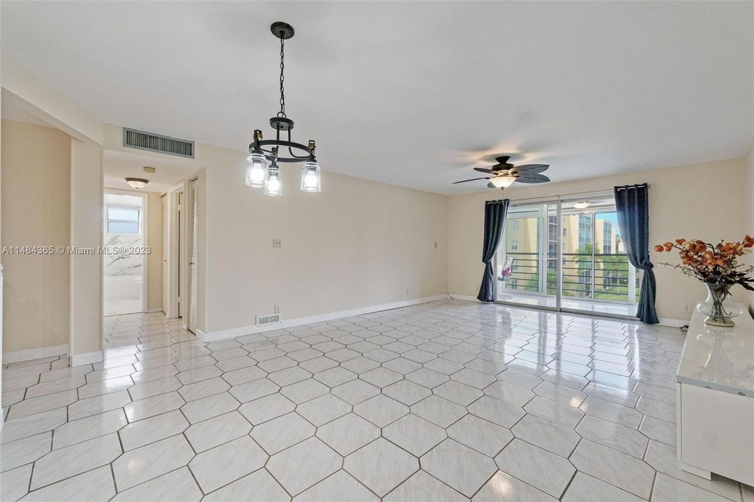 Recently Rented: $2,200 (2 beds, 2 baths, 1190 Square Feet)