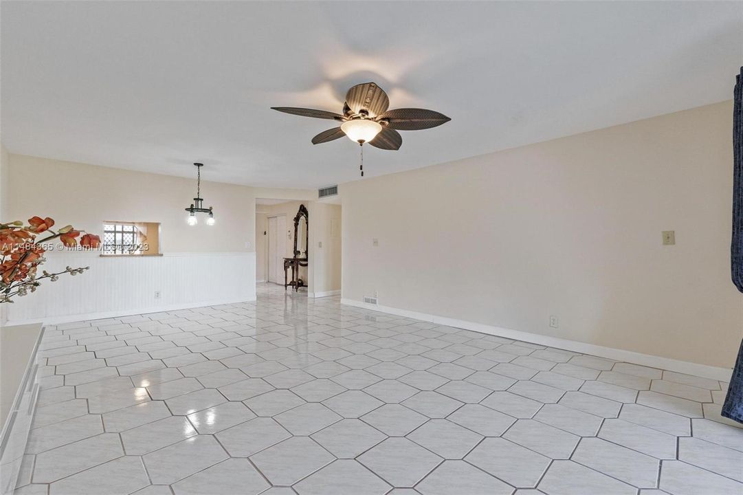 Recently Rented: $2,200 (2 beds, 2 baths, 1190 Square Feet)