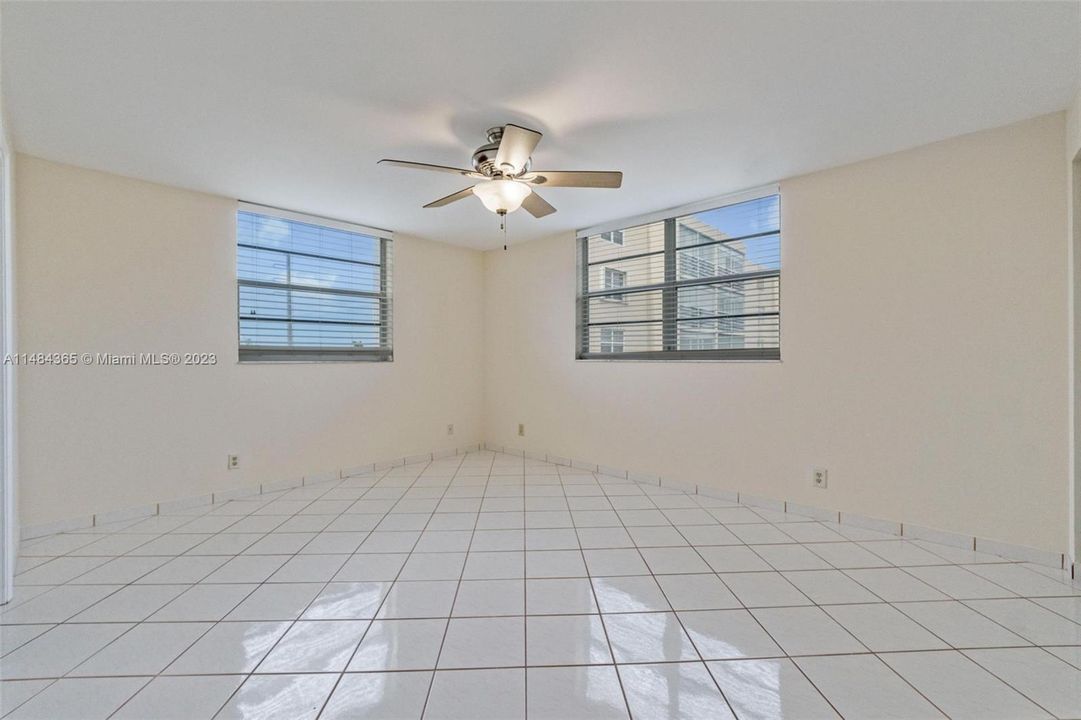 Recently Rented: $2,200 (2 beds, 2 baths, 1190 Square Feet)