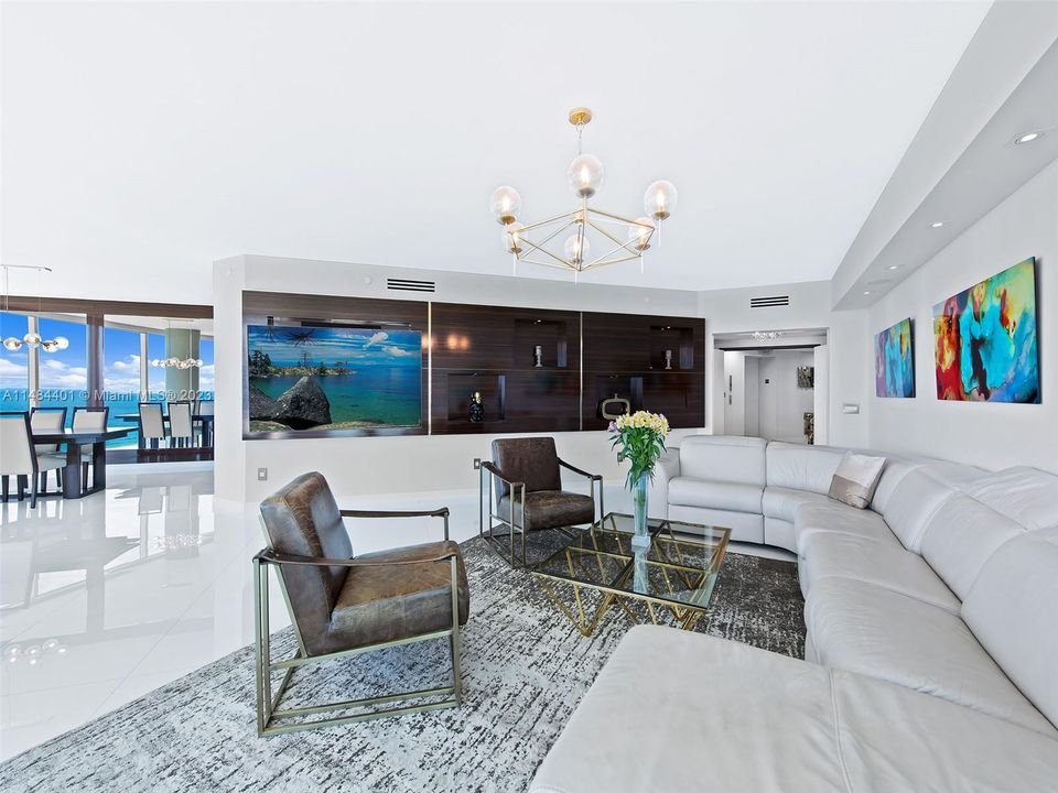 Recently Sold: $3,199,000 (3 beds, 3 baths, 3062 Square Feet)