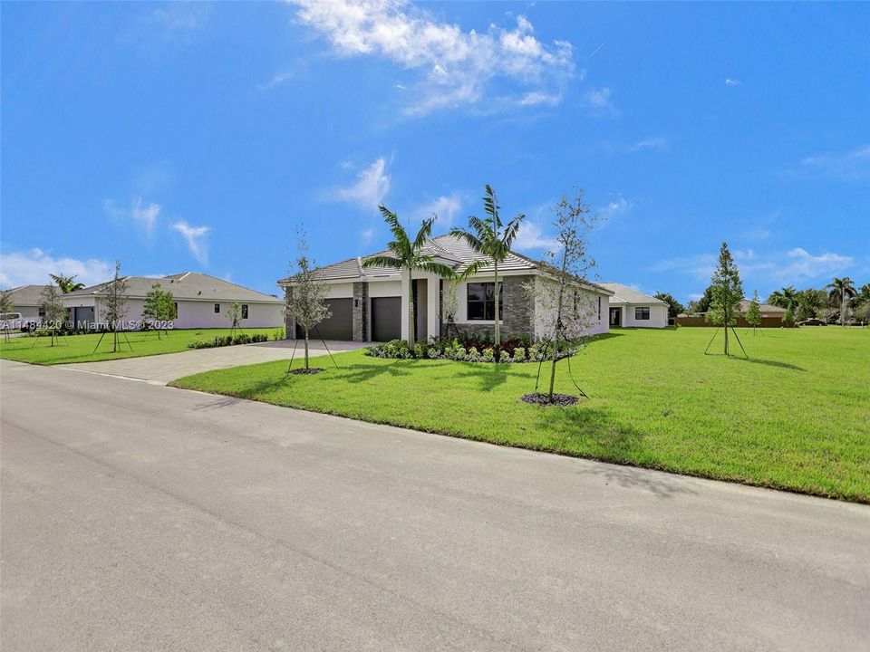 Недавно арендовано: $4,650 (4 спален, 3 ванн, 2533 Квадратных фут)