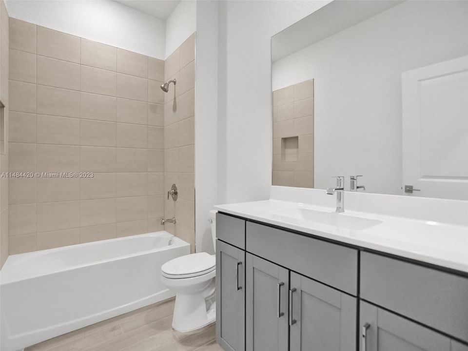 Bathroom between Bedrooms 2 & 4