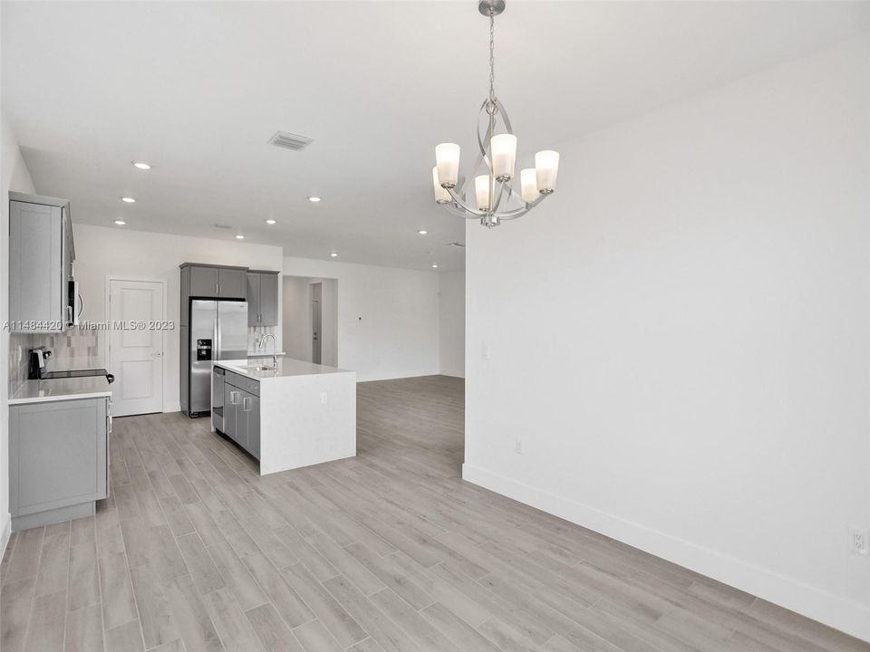 Недавно арендовано: $4,650 (4 спален, 3 ванн, 2533 Квадратных фут)