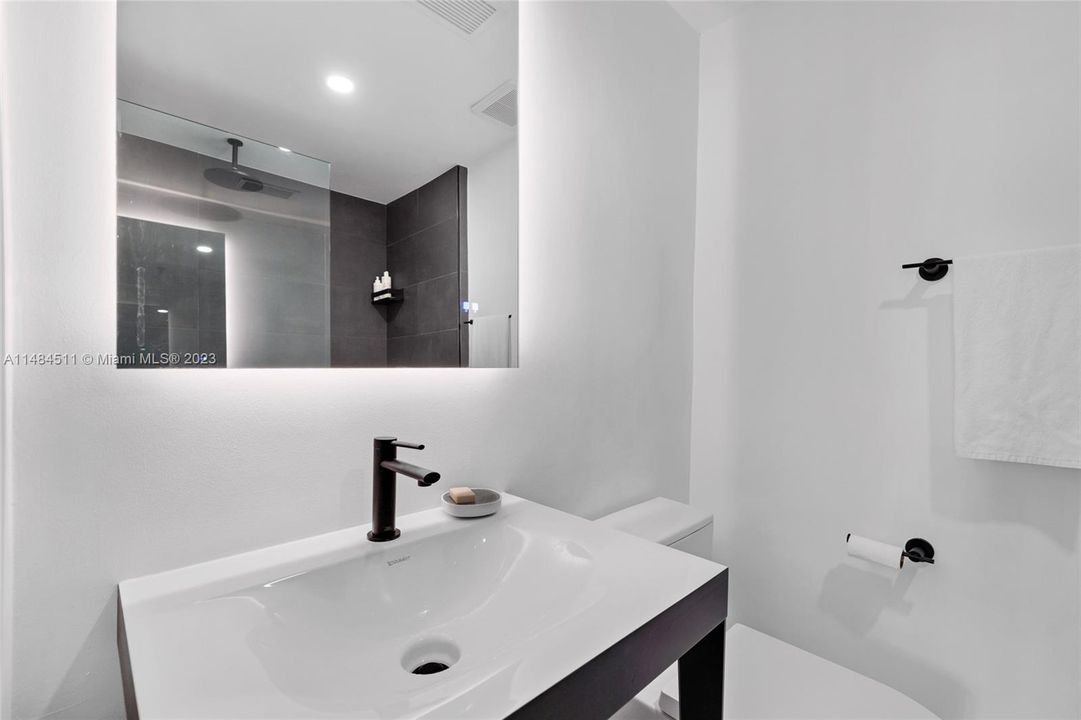 Недавно продано: $690,000 (1 спален, 1 ванн, 897 Квадратных фут)