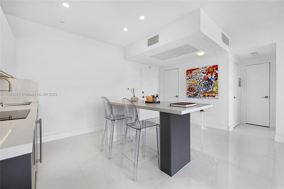 Недавно продано: $690,000 (1 спален, 1 ванн, 897 Квадратных фут)