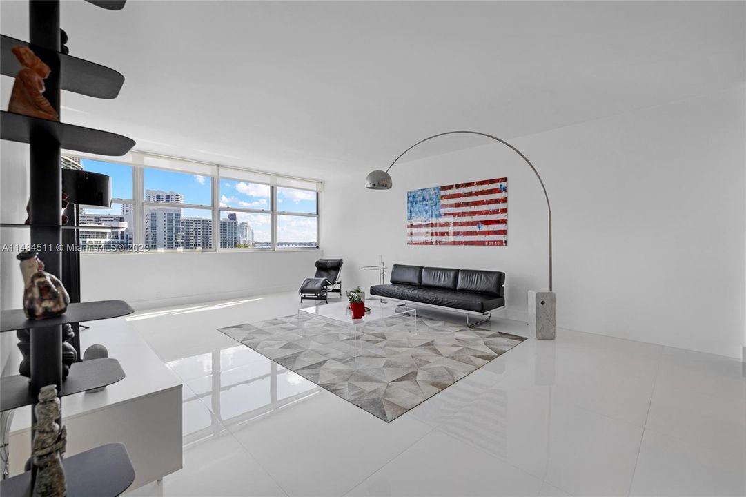 Недавно продано: $690,000 (1 спален, 1 ванн, 897 Квадратных фут)