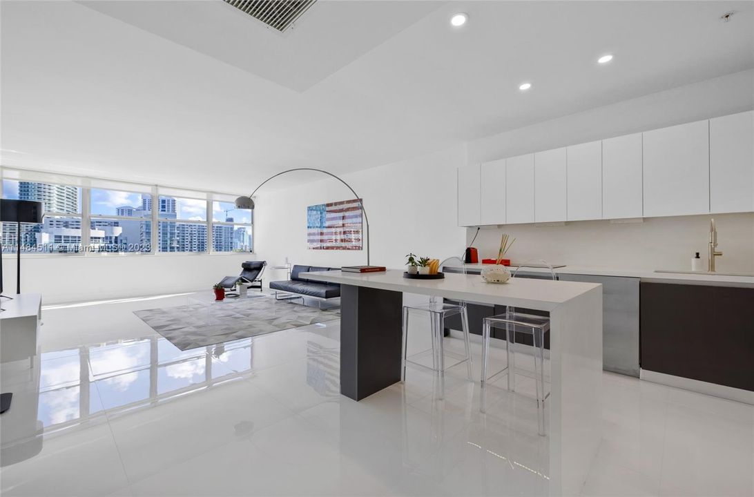 Недавно продано: $690,000 (1 спален, 1 ванн, 897 Квадратных фут)