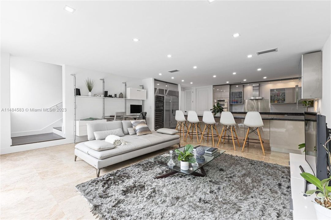 最近售出: $5,494,997 (6 贝兹, 6 浴室, 4393 平方英尺)