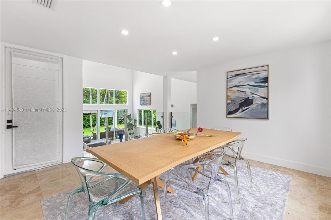 最近售出: $5,494,997 (6 贝兹, 6 浴室, 4393 平方英尺)