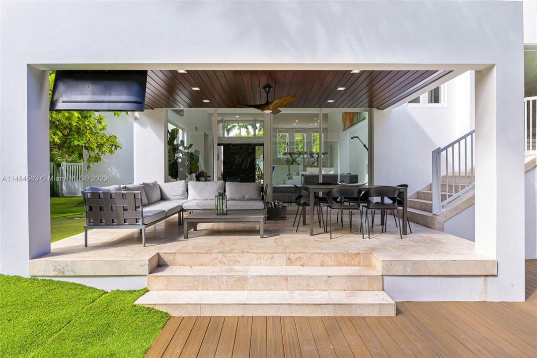 最近售出: $5,494,997 (6 贝兹, 6 浴室, 4393 平方英尺)