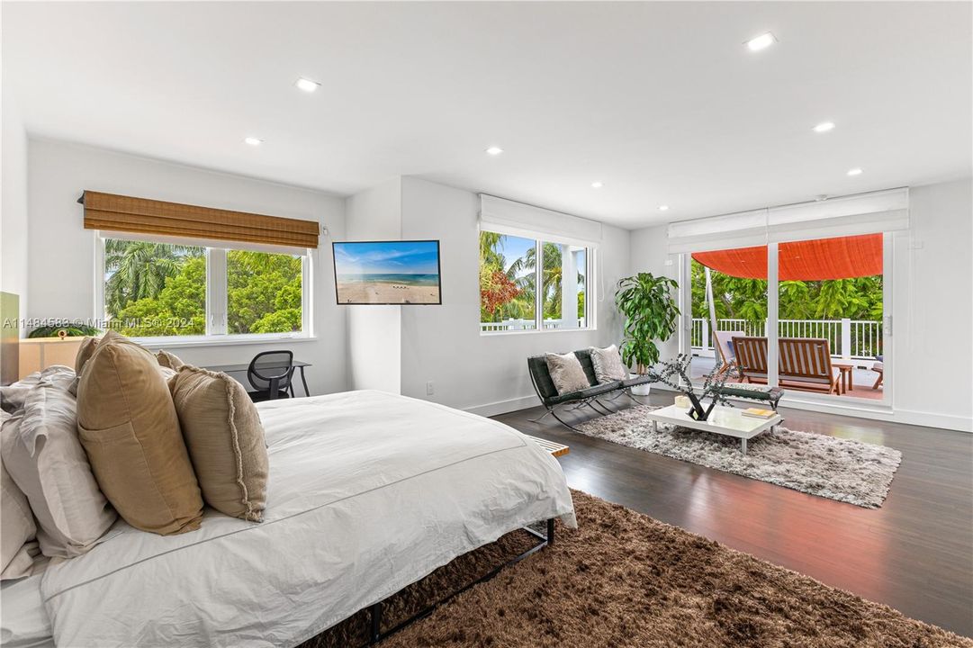 最近售出: $5,494,997 (6 贝兹, 6 浴室, 4393 平方英尺)