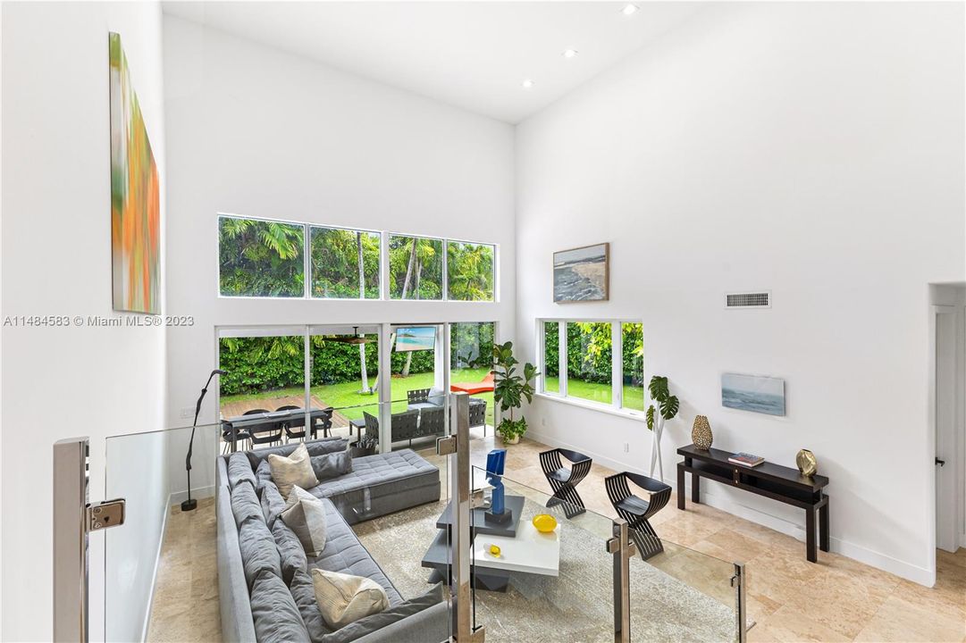 最近售出: $5,494,997 (6 贝兹, 6 浴室, 4393 平方英尺)